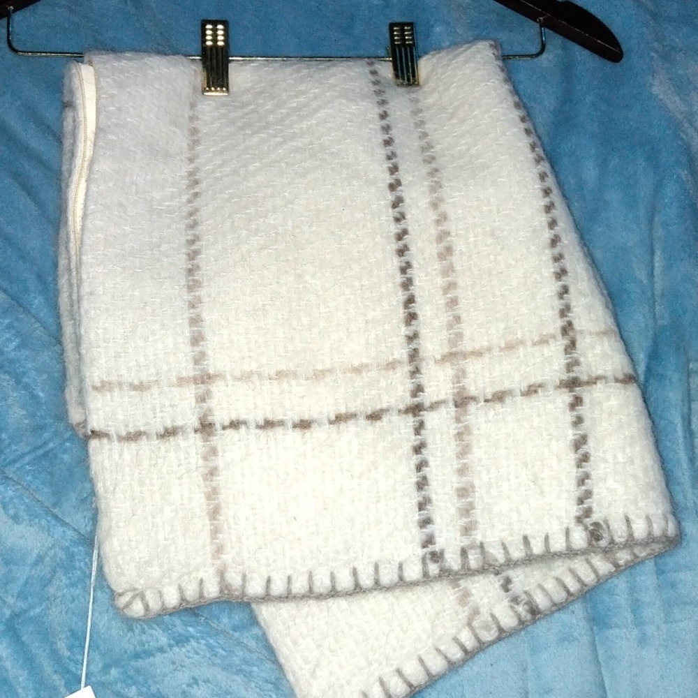 Serena Lily set a pillow shams Stratton ivory in color